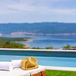 Hébergement de vacances In With Swimming Pool