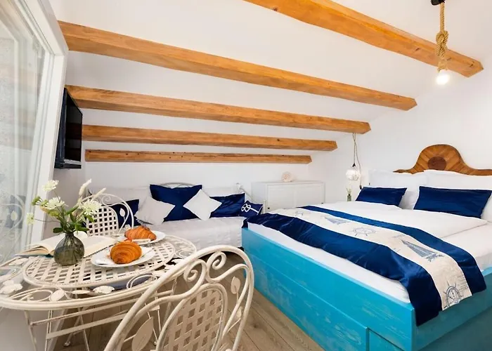 In With Swimming Pool 펜션 리시카