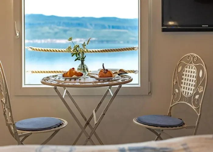 In With Swimming Pool 펜션 *